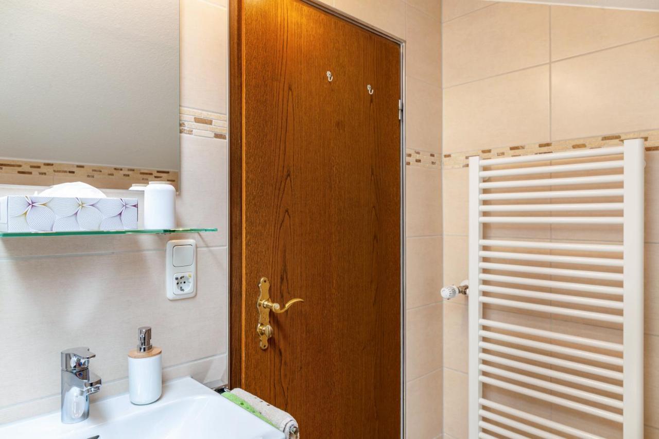 Aurikel Apartment การ์มิช-พาร์เทนเคียร์เชน ภายนอก รูปภาพ