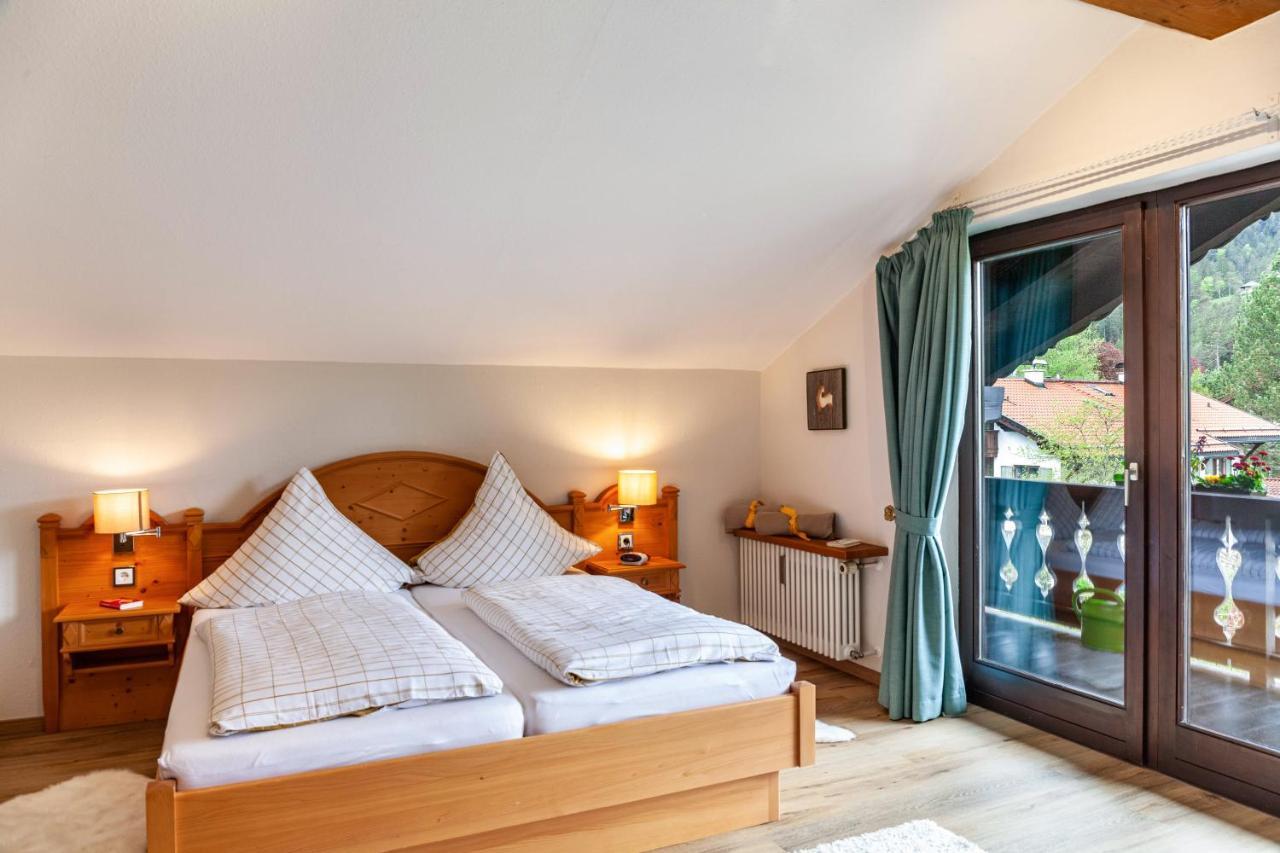 Aurikel Apartment การ์มิช-พาร์เทนเคียร์เชน ภายนอก รูปภาพ